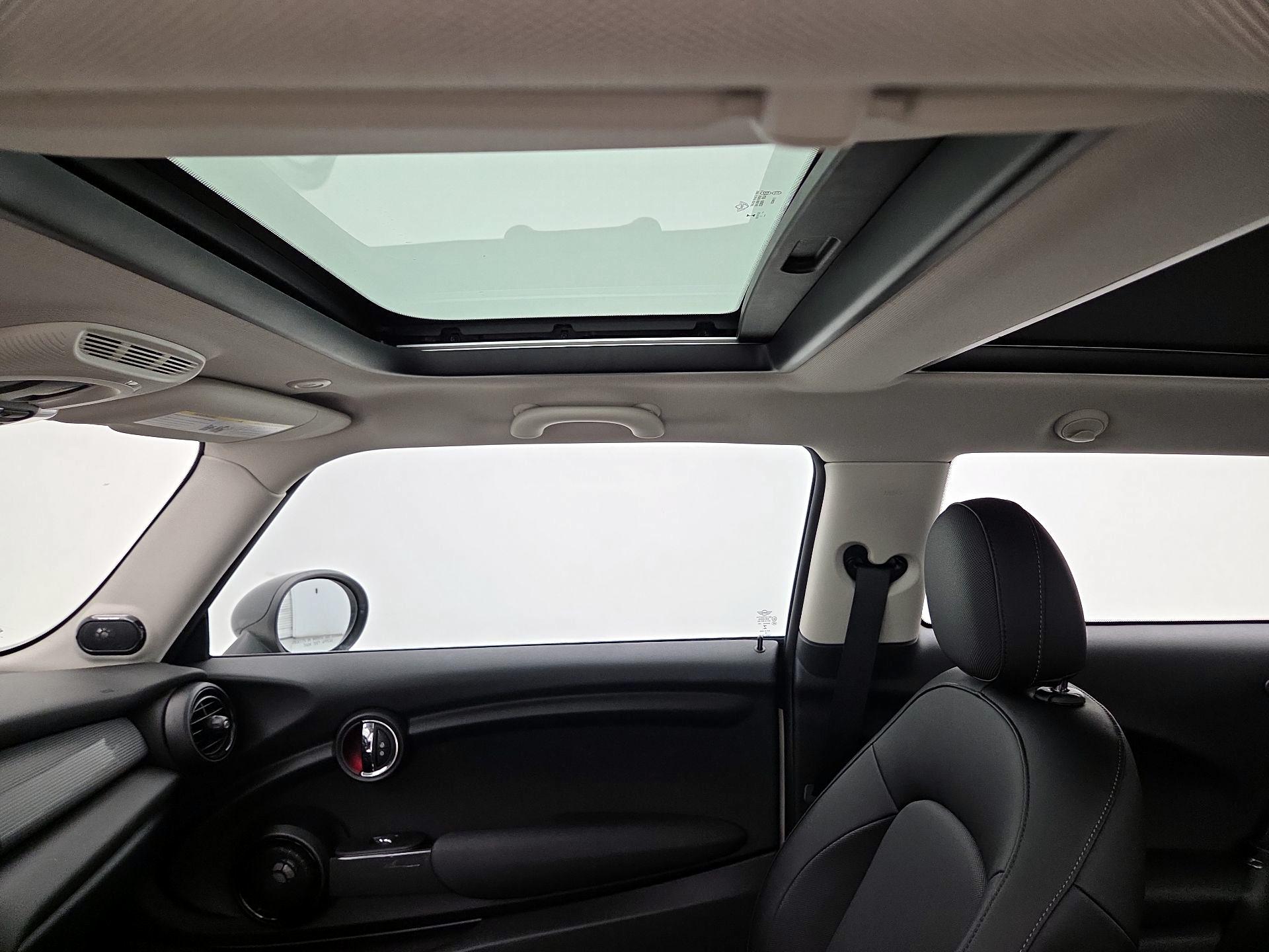 Thumbnail: 2016 MINI Cooper Hardtop - 18