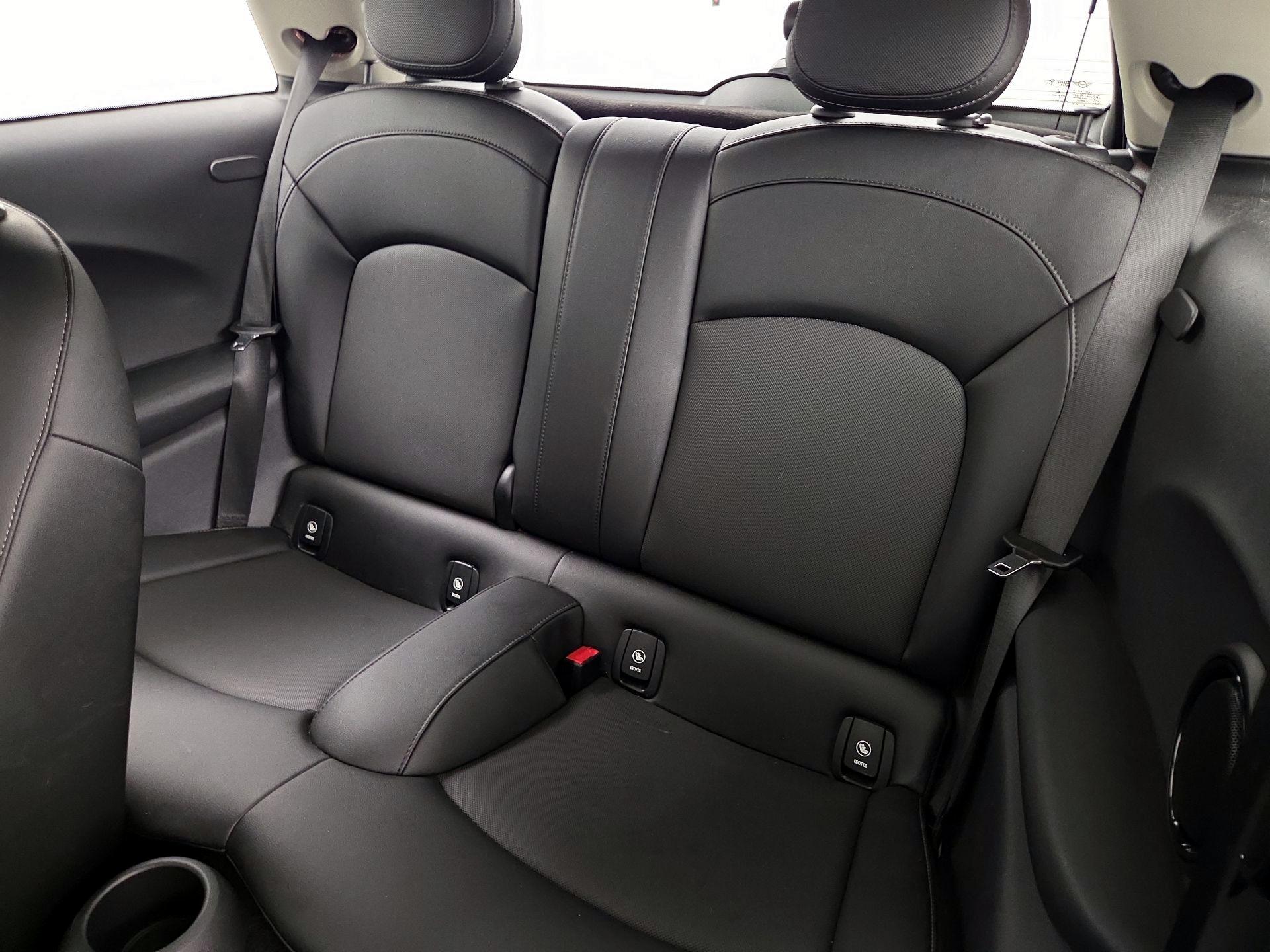 Thumbnail: 2016 MINI Cooper Hardtop - 19