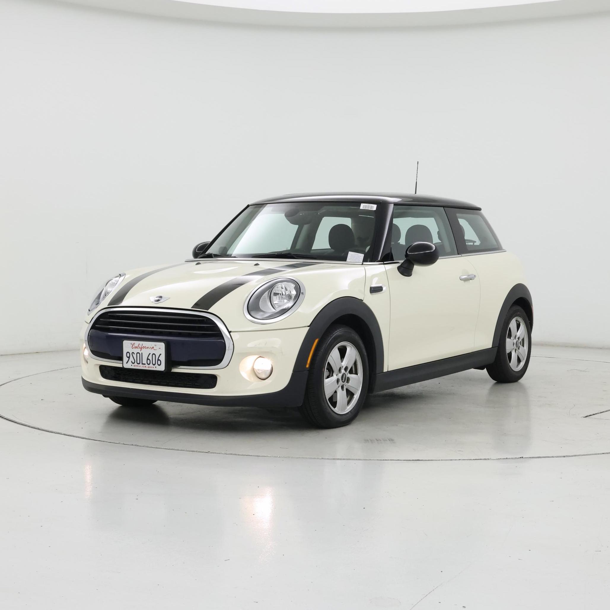Thumbnail: 2016 MINI Cooper Hardtop - 4
