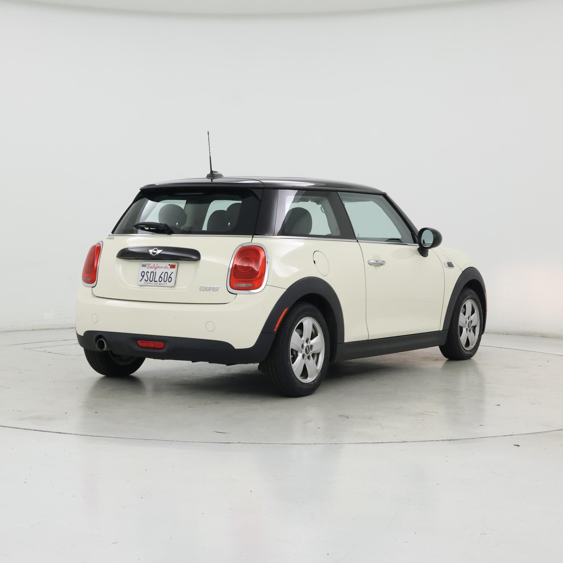 Thumbnail: 2016 MINI Cooper Hardtop - 8