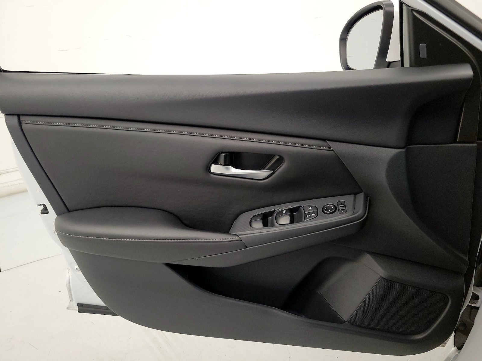 2025 Nissan Sentra SV - Photo 13