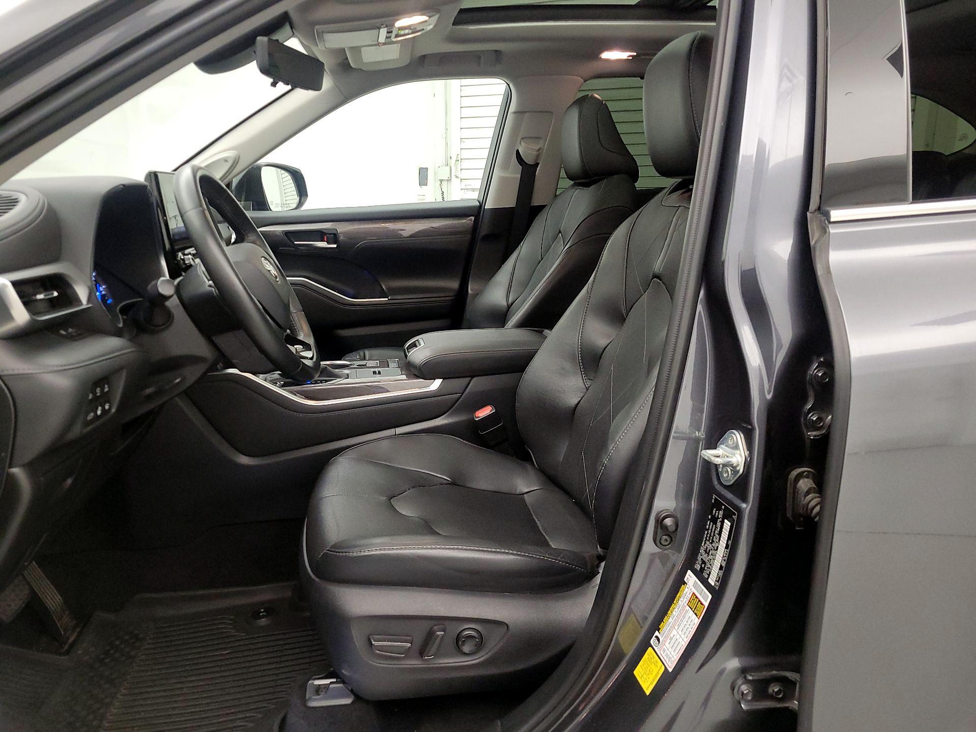 Thumbnail: 2020 Toyota Highlander - 11