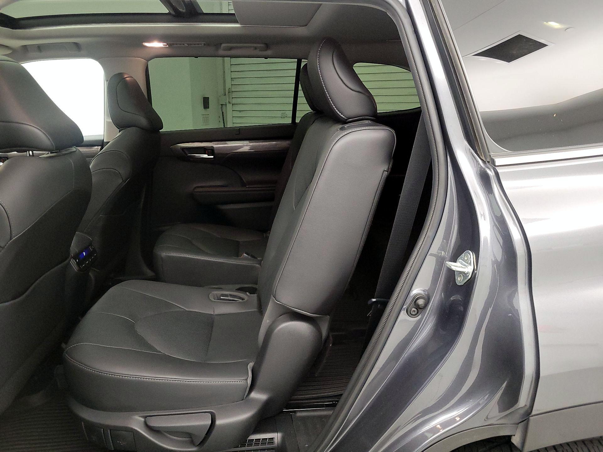 Thumbnail: 2020 Toyota Highlander - 20
