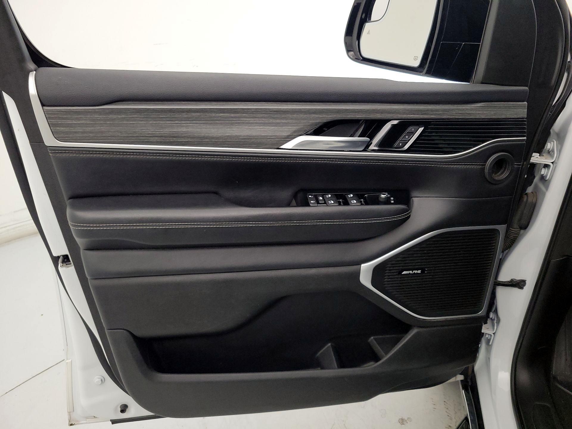 Thumbnail: 2024 Jeep Wagoneer - 12