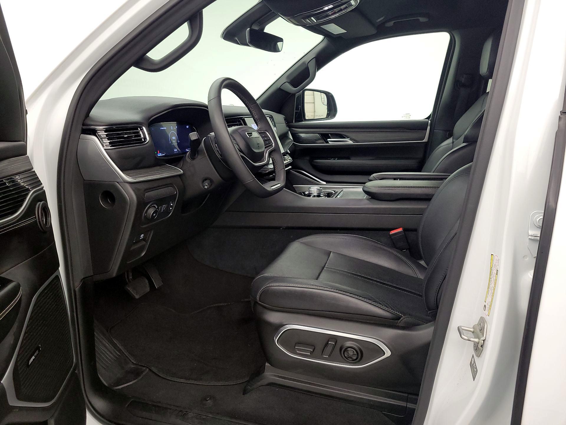 Thumbnail: 2024 Jeep Wagoneer - 11