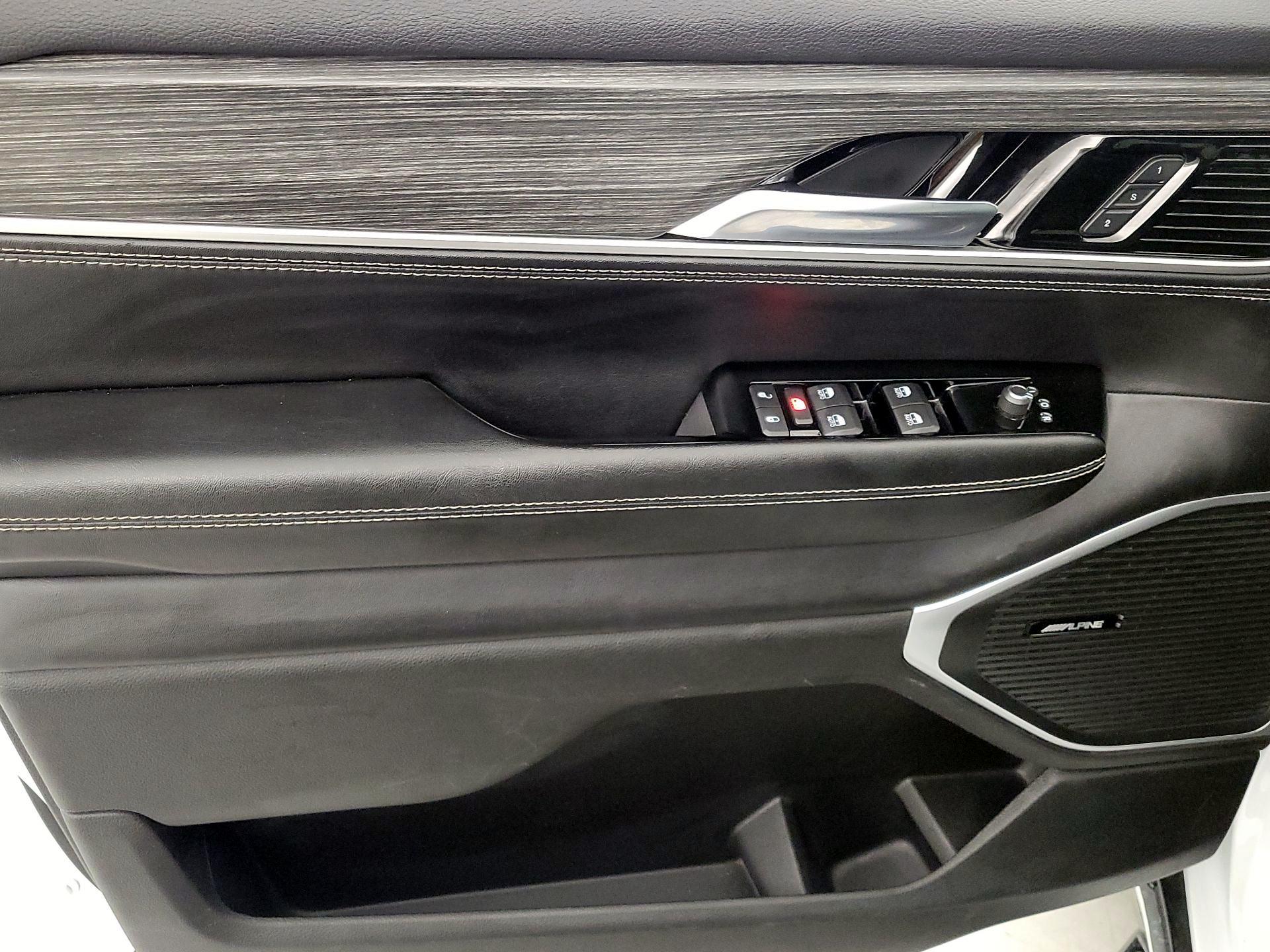 Thumbnail: 2024 Jeep Wagoneer - 12