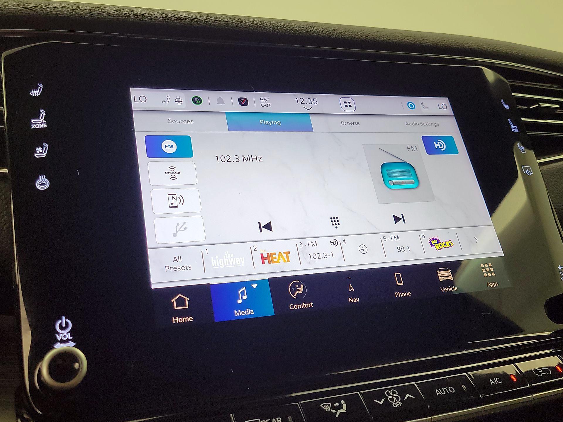 Thumbnail: 2024 Jeep Wagoneer - 16