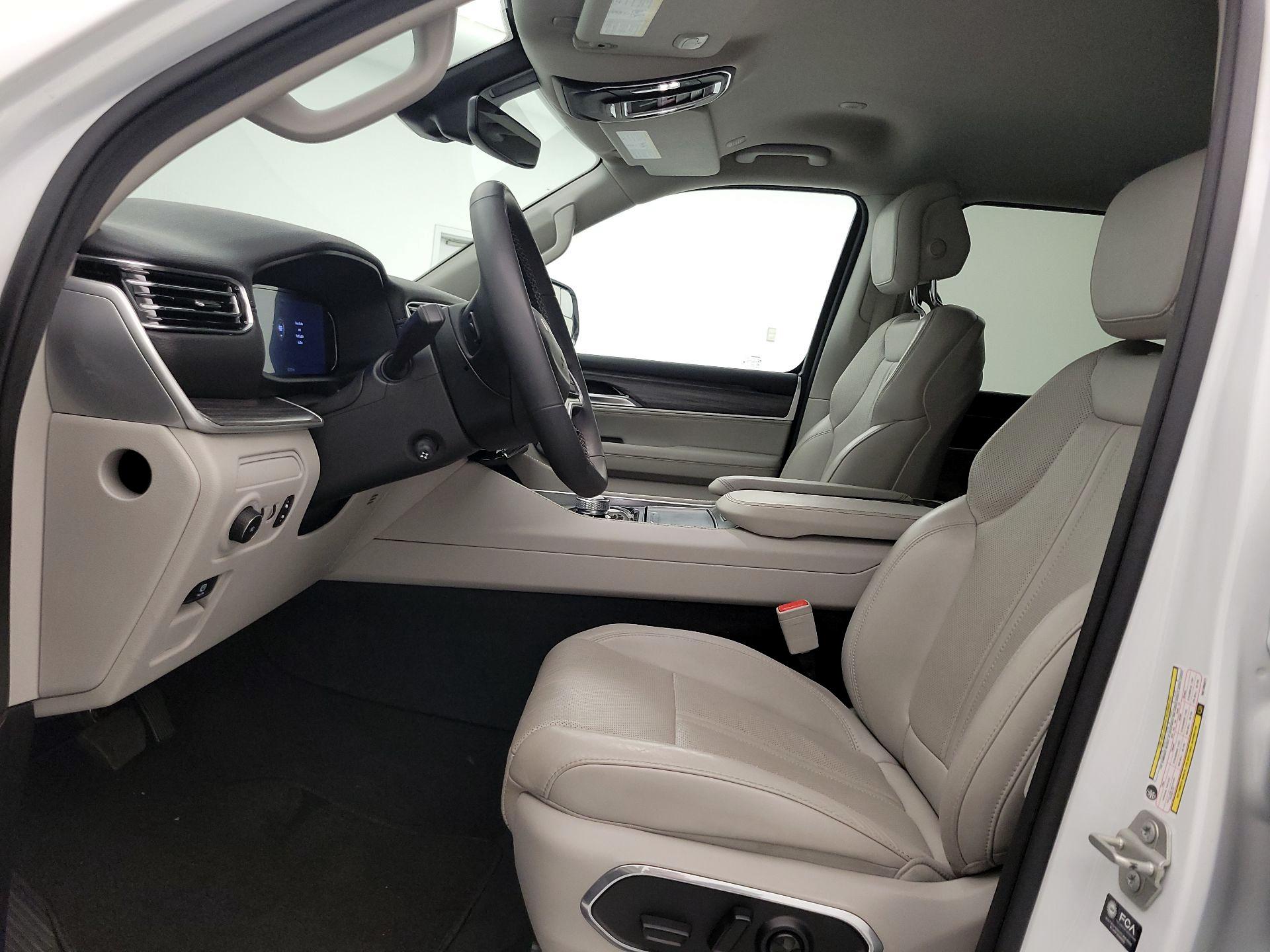 Thumbnail: 2024 Jeep Wagoneer - 11