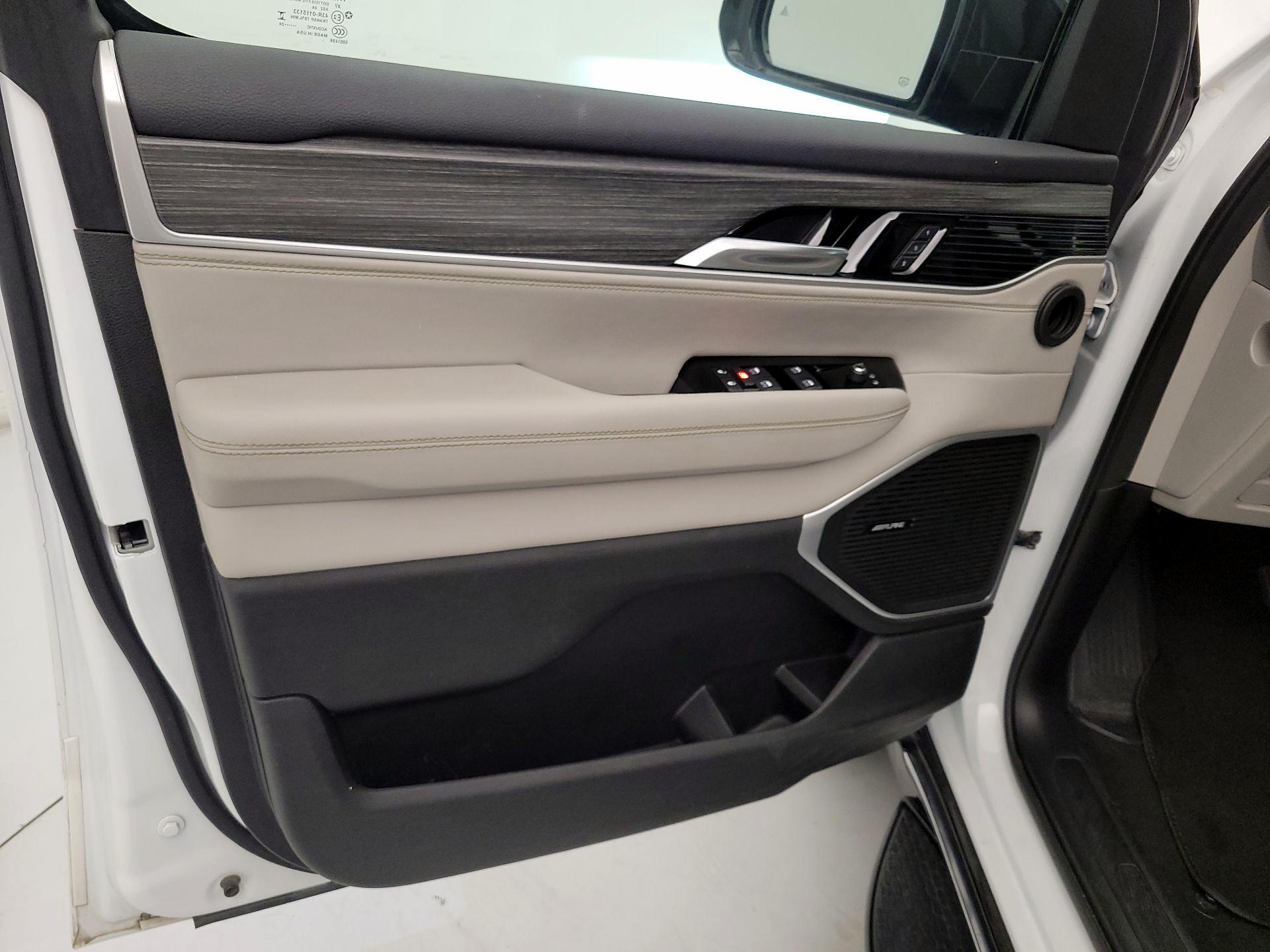 Thumbnail: 2024 Jeep Wagoneer - 12