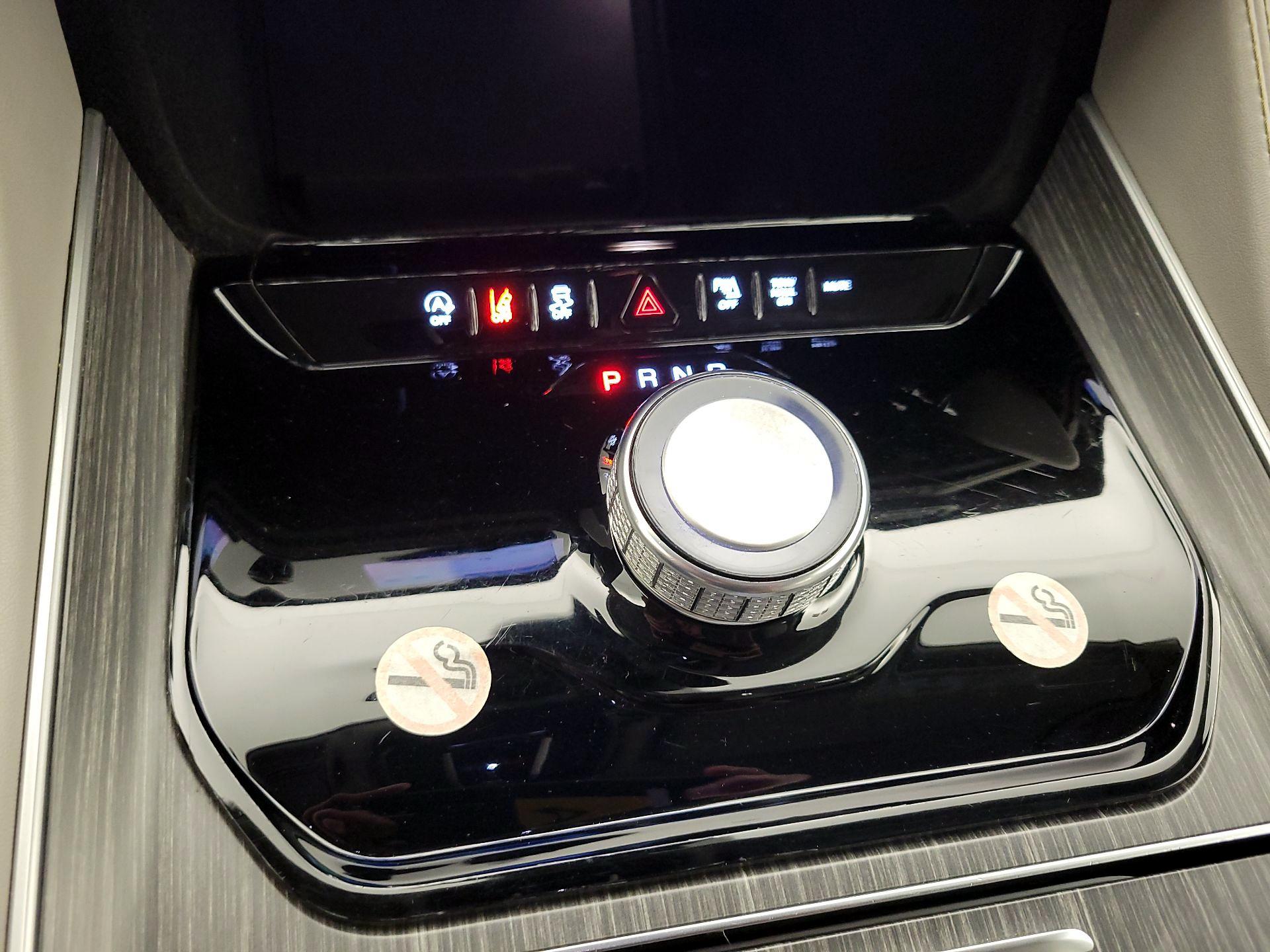 Thumbnail: 2024 Jeep Wagoneer - 18