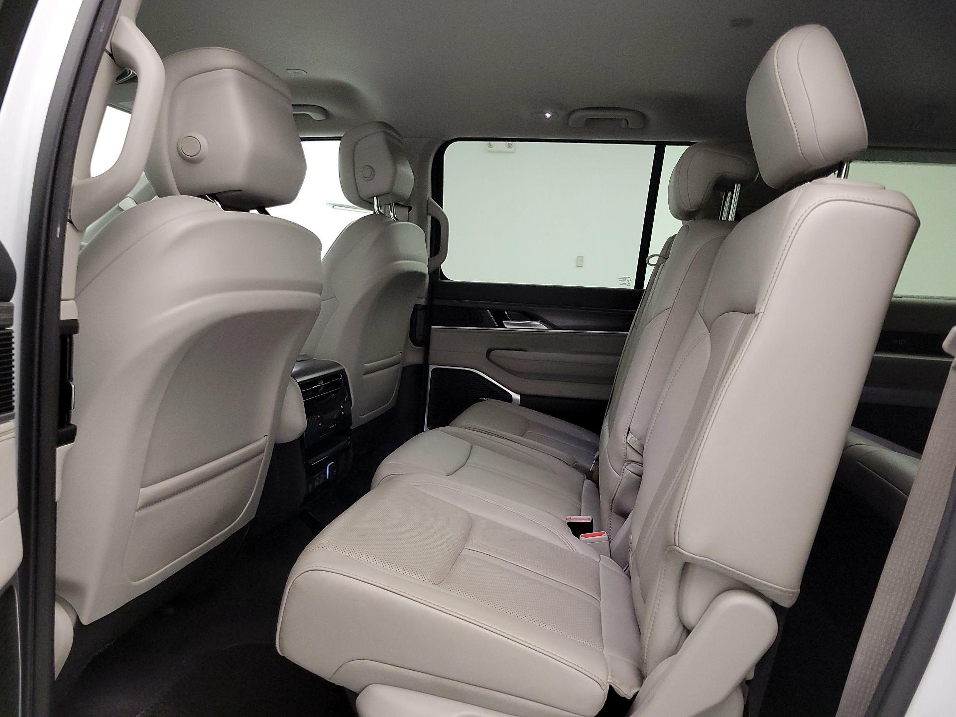 Thumbnail: 2024 Jeep Wagoneer - 20