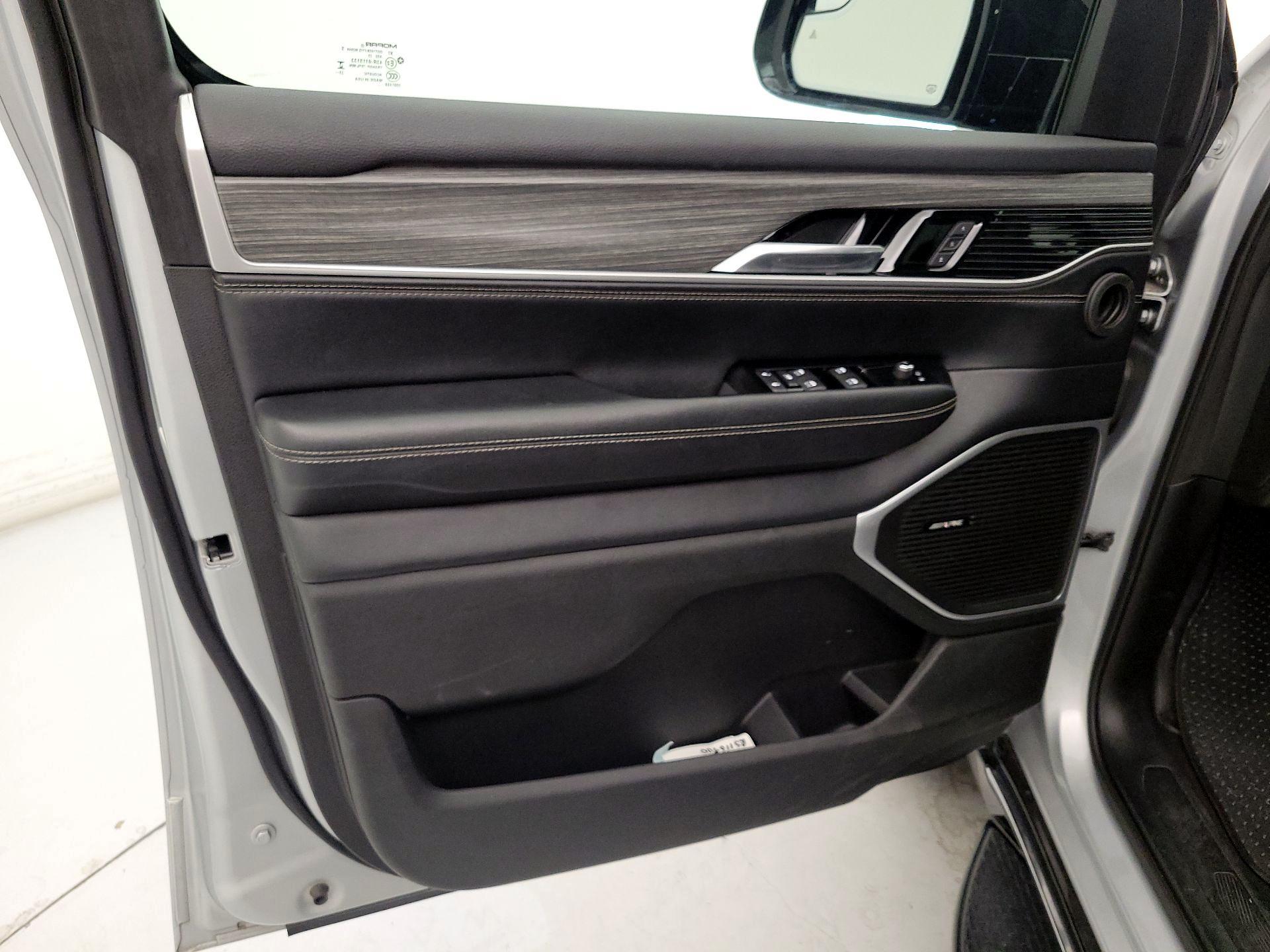 Thumbnail: 2024 Jeep Wagoneer - 12