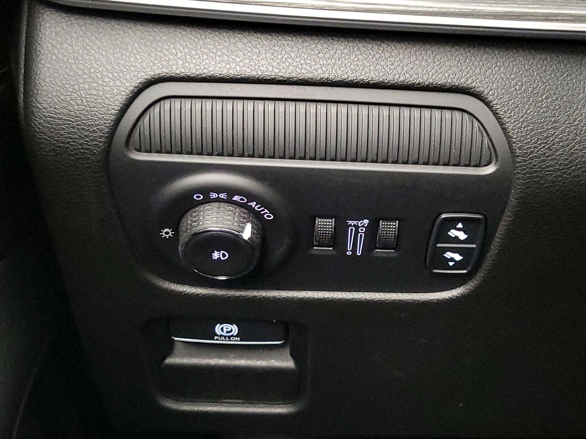 Thumbnail: 2024 Jeep Wagoneer - 13