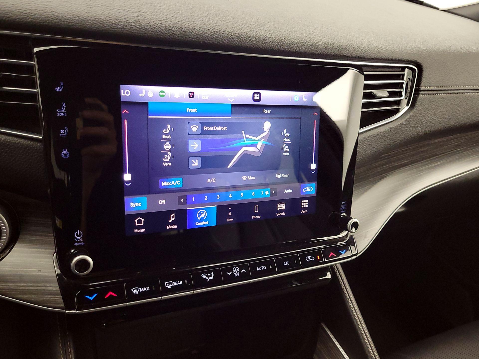 Thumbnail: 2024 Jeep Wagoneer - 17