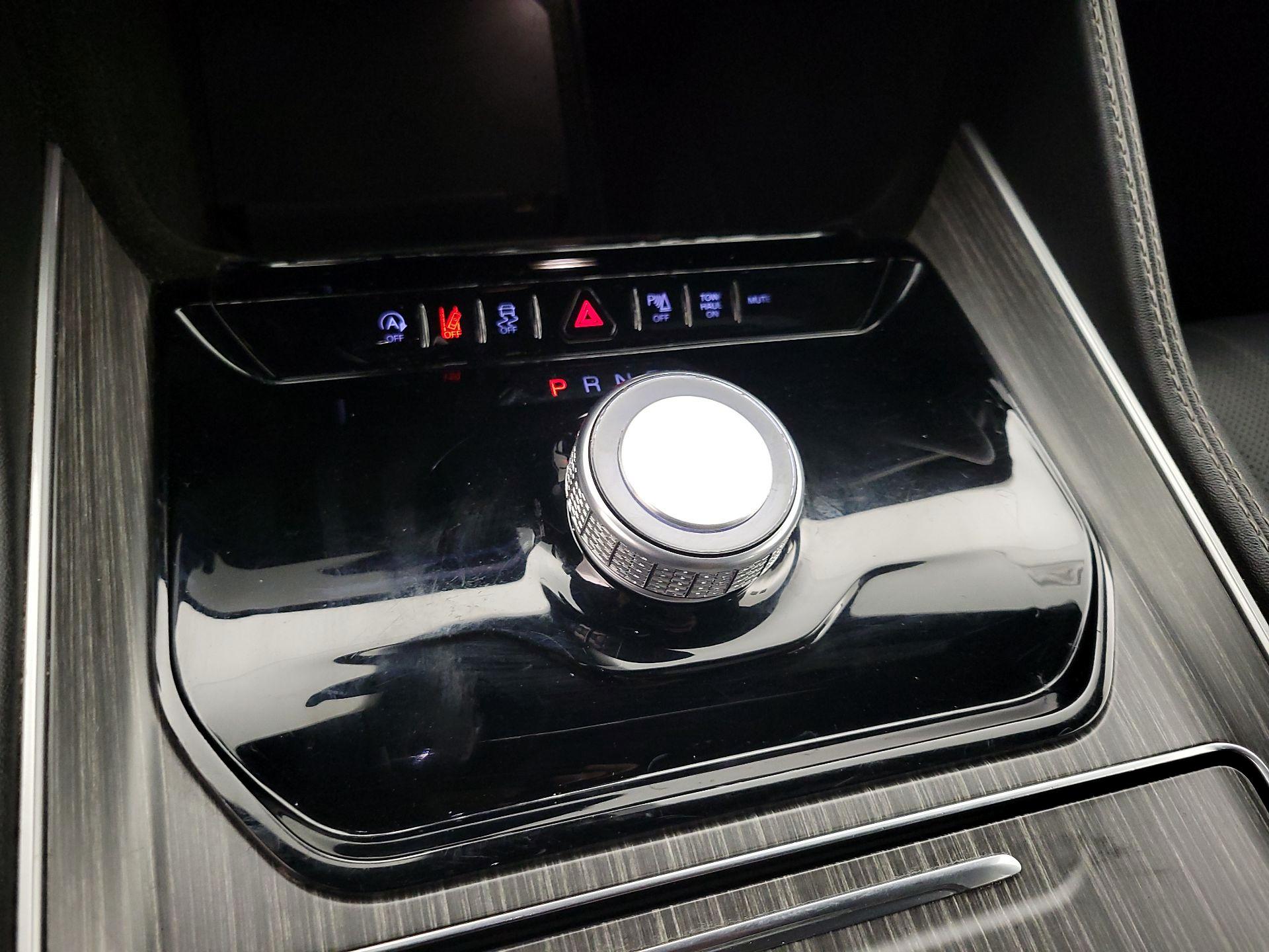 Thumbnail: 2024 Jeep Wagoneer - 18