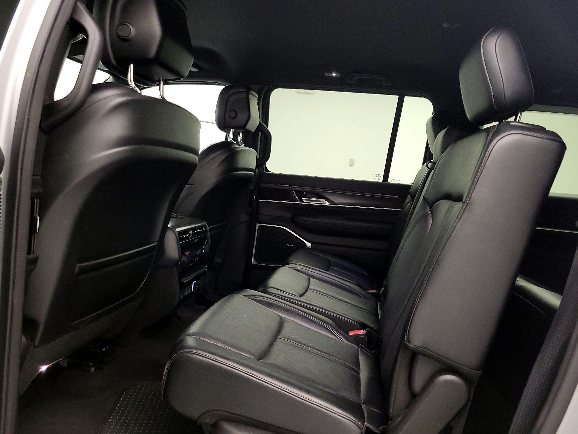 Thumbnail: 2024 Jeep Wagoneer - 20