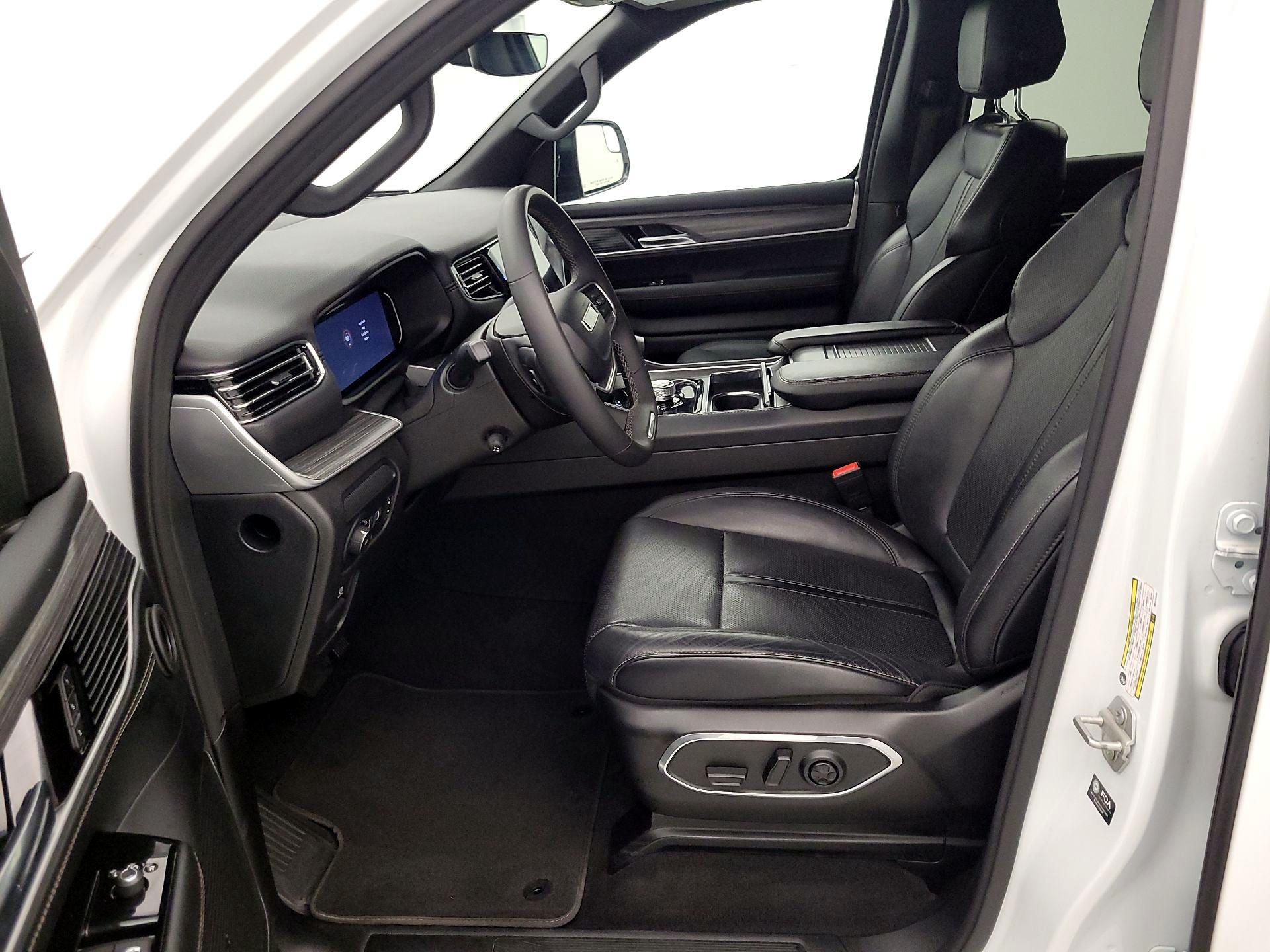 Thumbnail: 2024 Jeep Wagoneer - 11