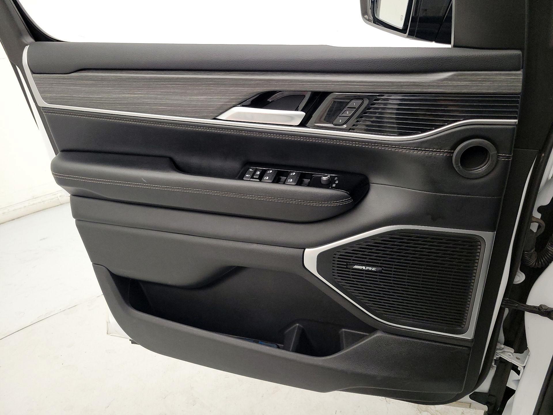 Thumbnail: 2024 Jeep Wagoneer - 12