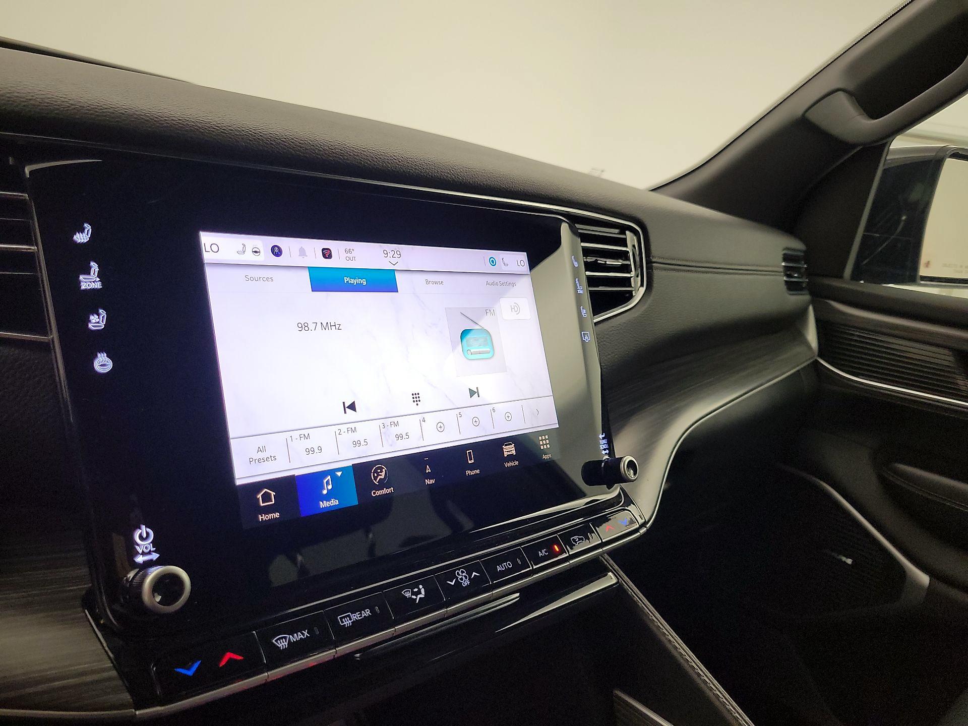 Thumbnail: 2024 Jeep Wagoneer - 16