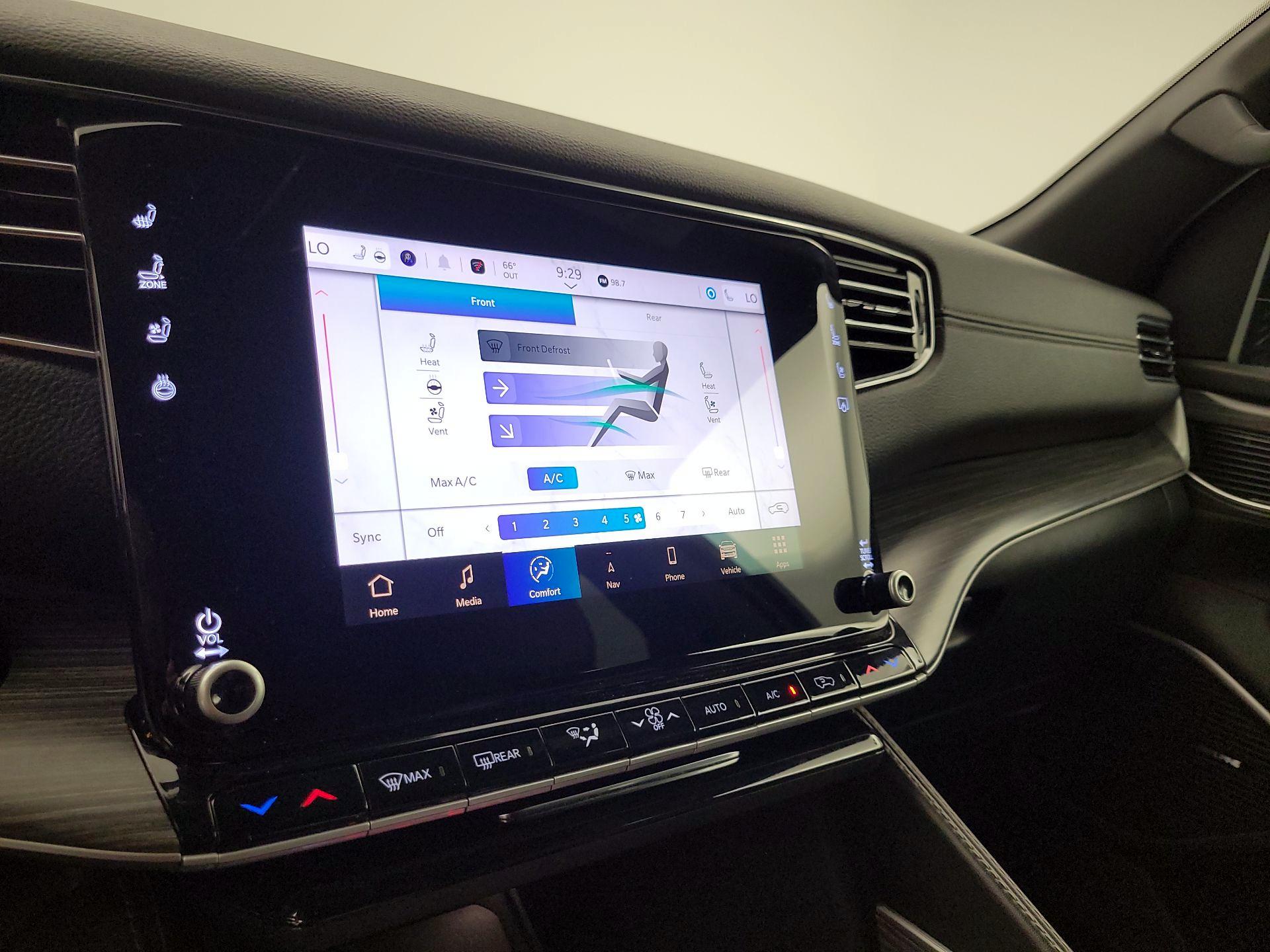 Thumbnail: 2024 Jeep Wagoneer - 17