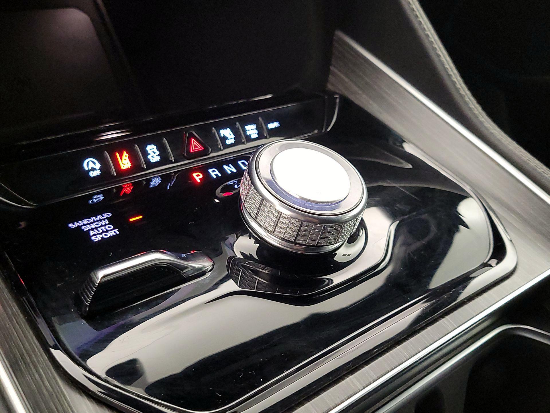 Thumbnail: 2024 Jeep Wagoneer - 18