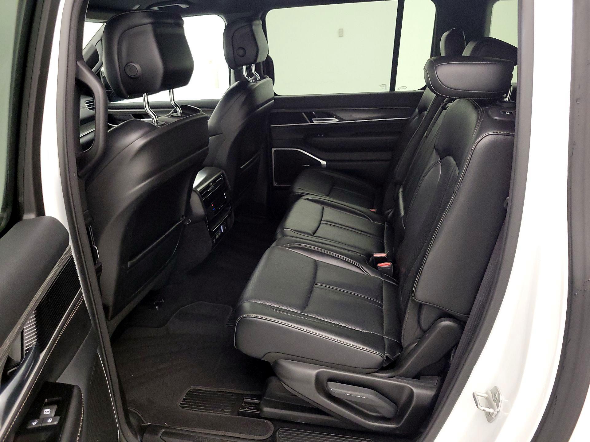 Thumbnail: 2024 Jeep Wagoneer - 19