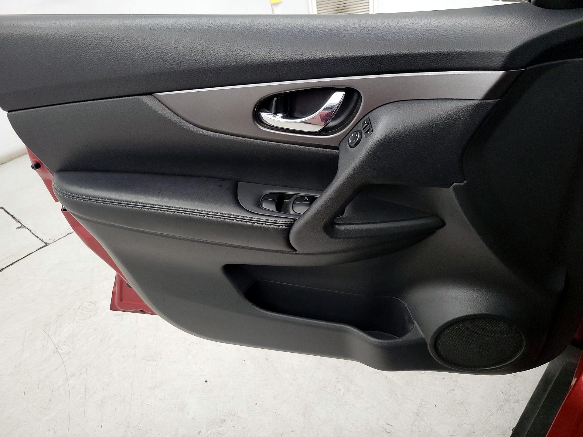 Thumbnail: 2016 Nissan Rogue - 12