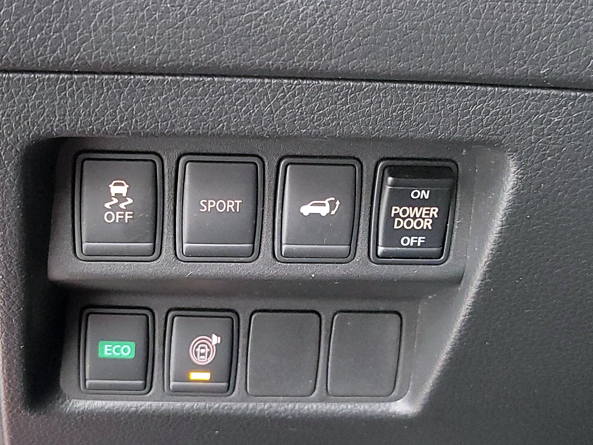 Thumbnail: 2016 Nissan Rogue - 13