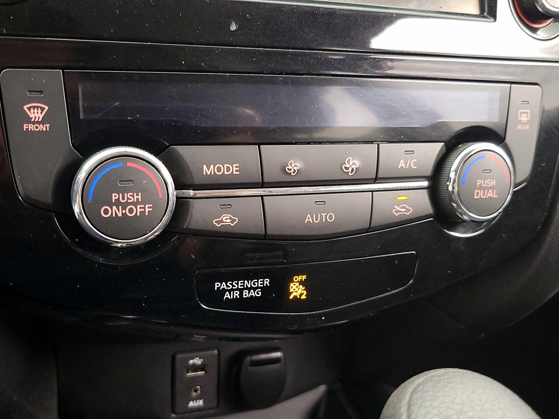 Thumbnail: 2016 Nissan Rogue - 17