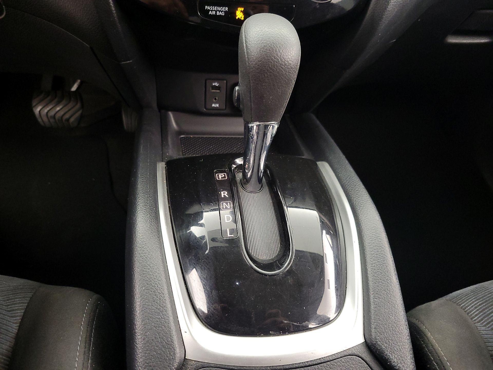 Thumbnail: 2016 Nissan Rogue - 18