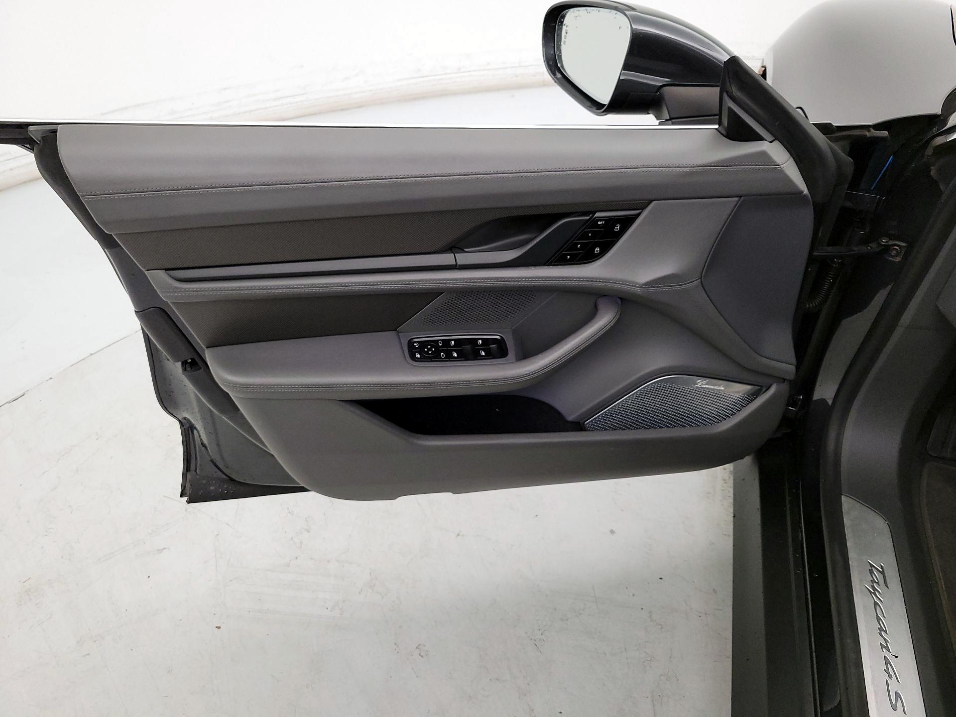 Thumbnail: 2021 Porsche Taycan - 12