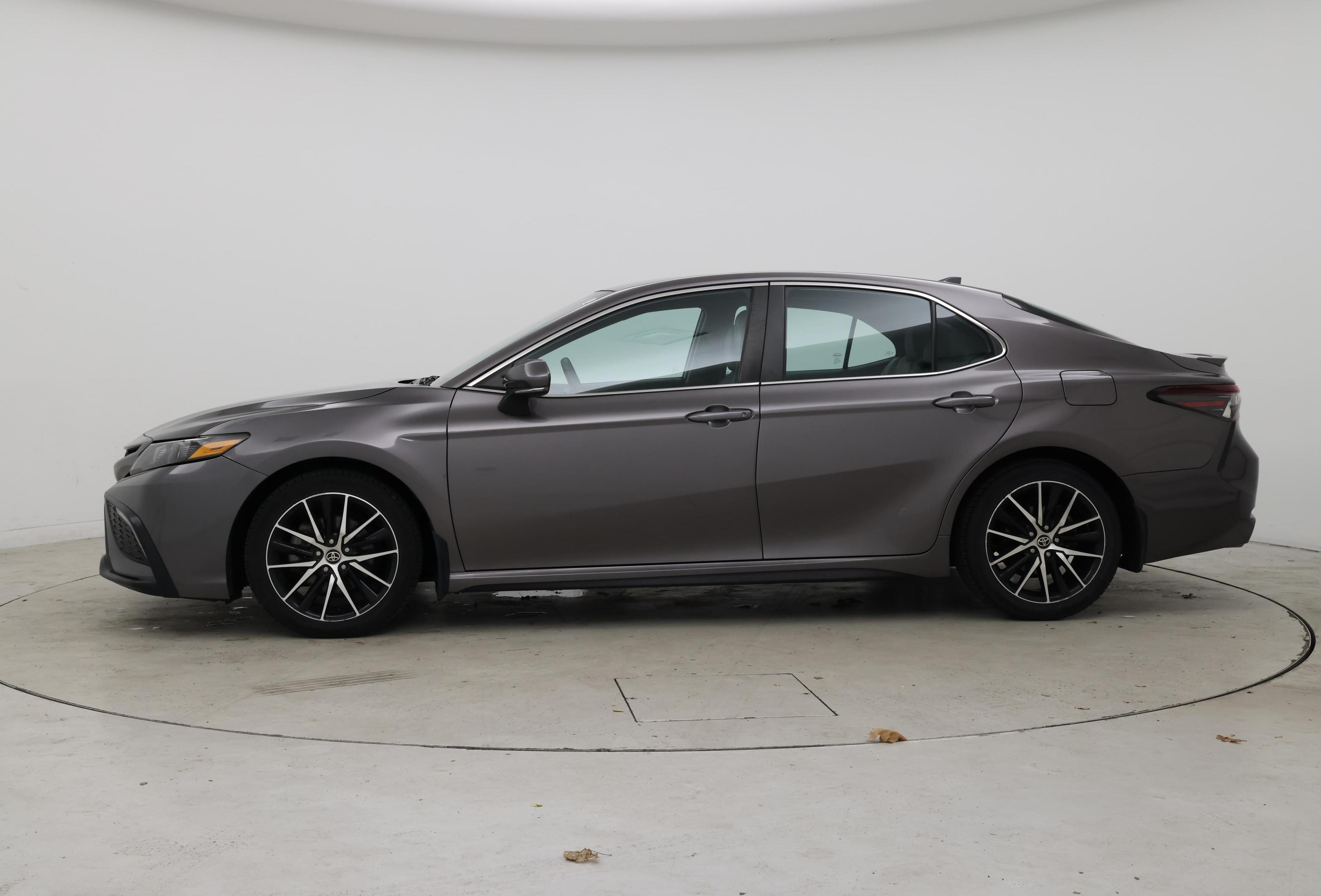 Thumbnail: 2022 Toyota Camry - 3