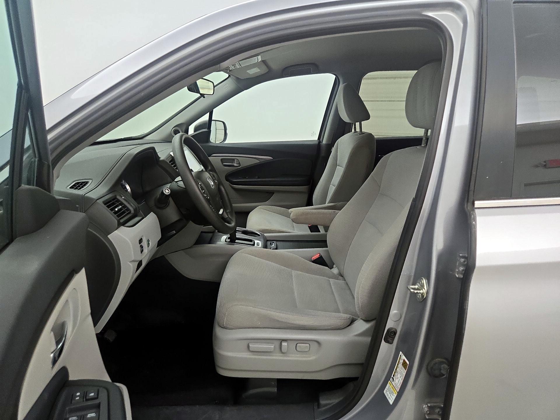 Thumbnail: 2016 Honda Pilot - 11