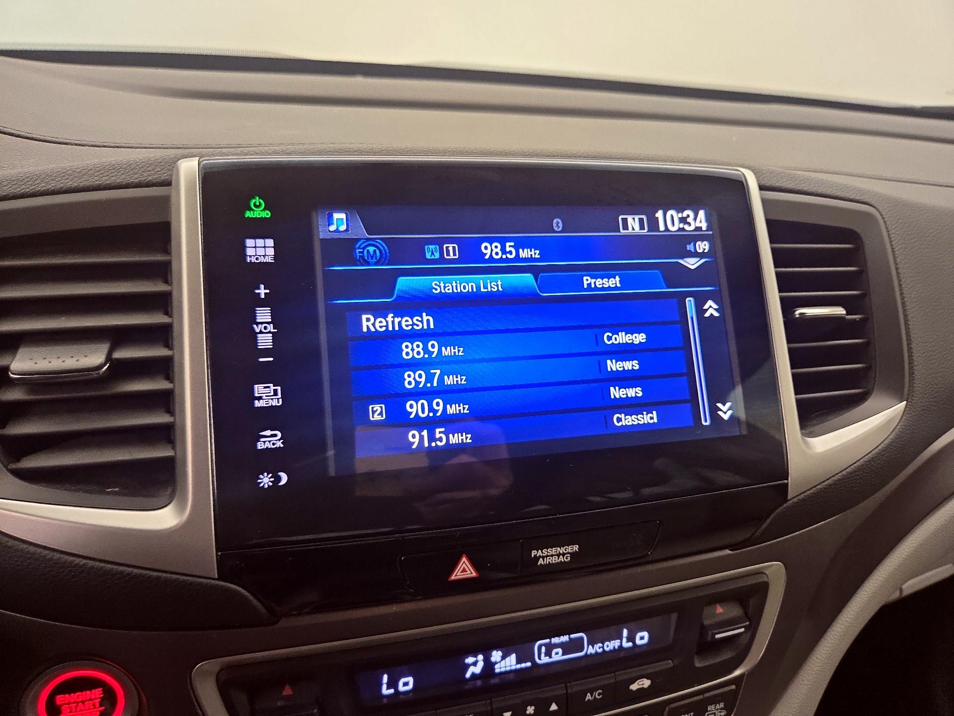 Thumbnail: 2016 Honda Pilot - 15