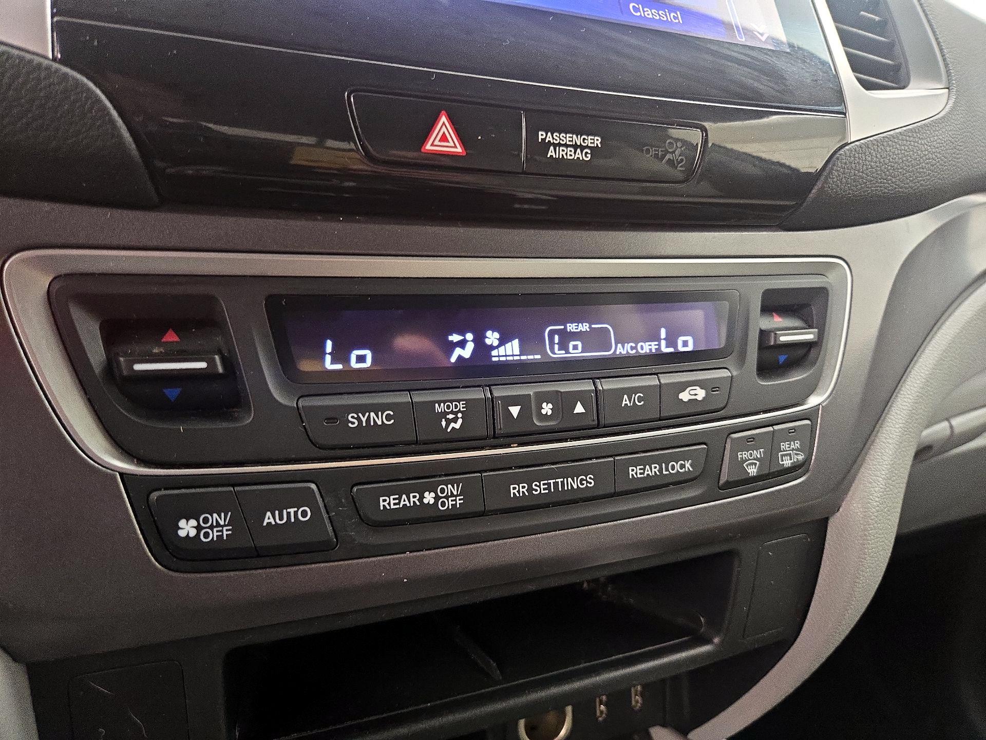 Thumbnail: 2016 Honda Pilot - 16