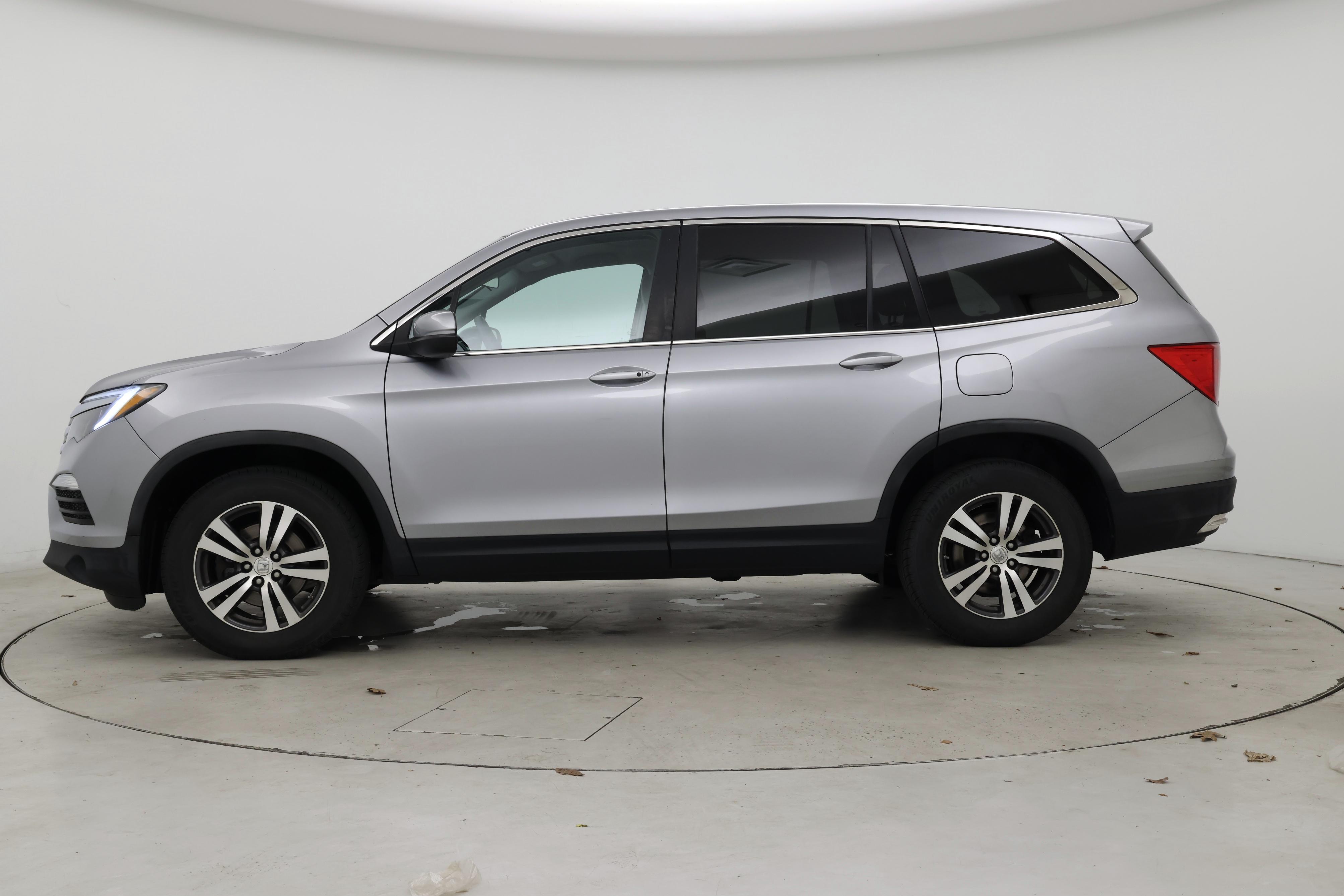 Thumbnail: 2016 Honda Pilot - 3