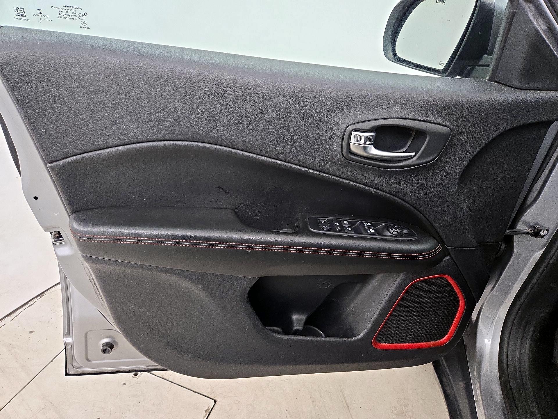 Thumbnail: 2019 Jeep Compass - 12