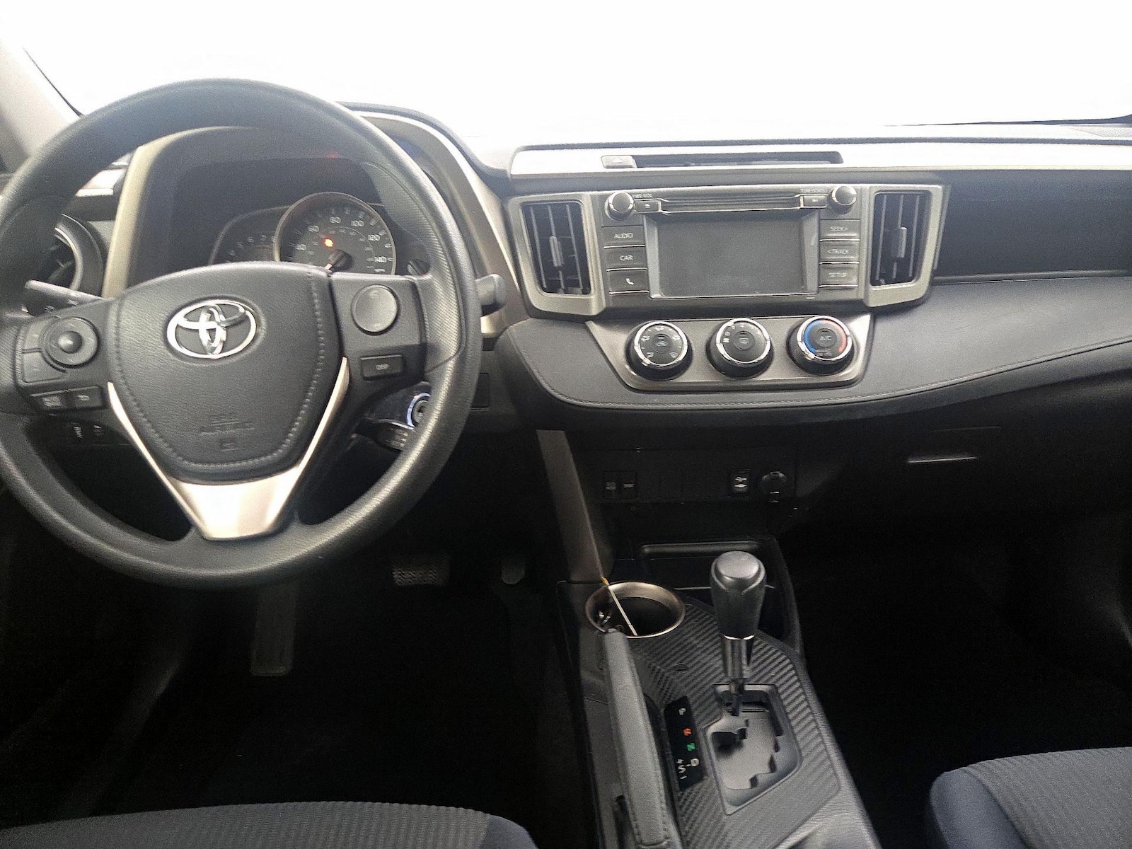 2015 Toyota RAV4 LE - Photo 10