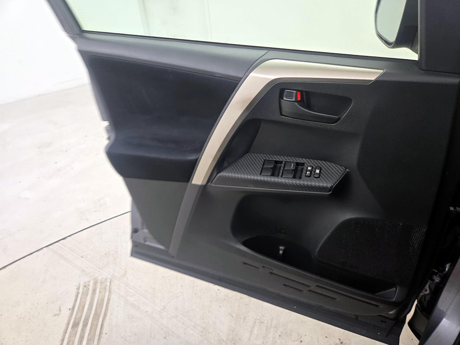 2015 Toyota RAV4 LE - Photo 13