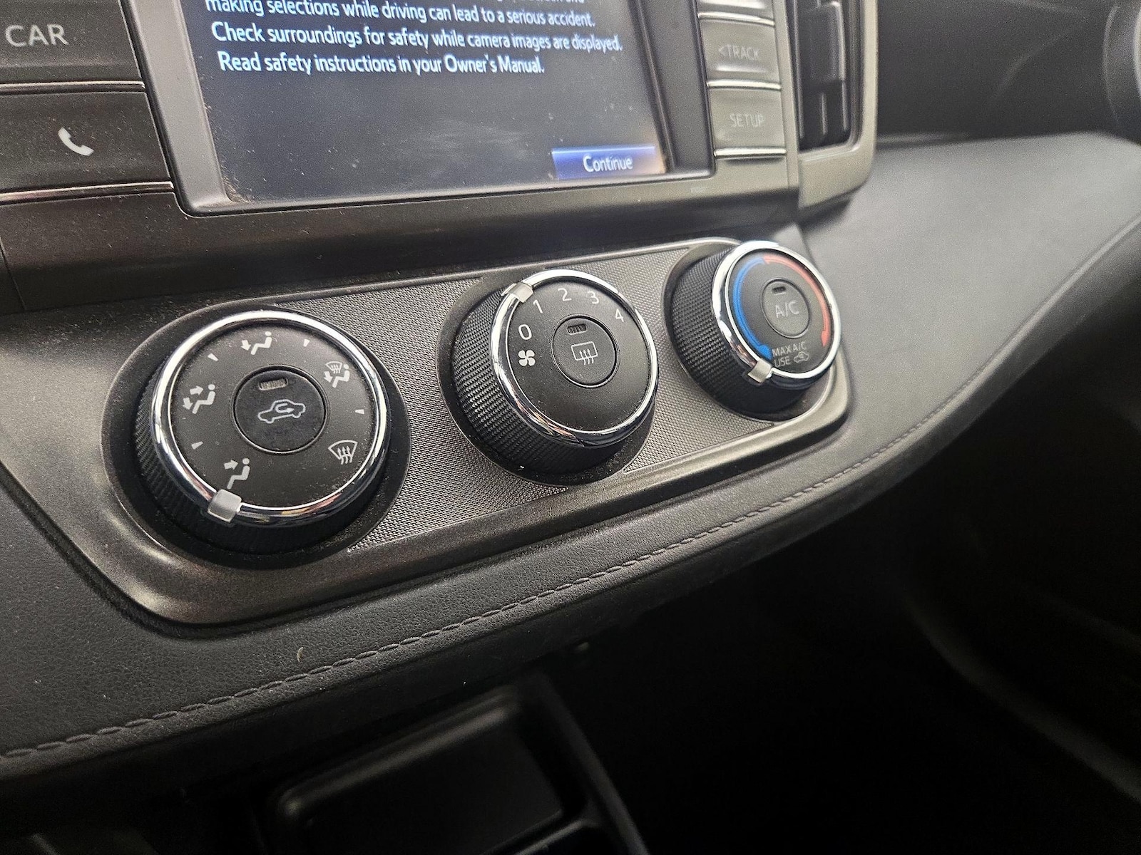 2015 Toyota RAV4 LE - Photo 17