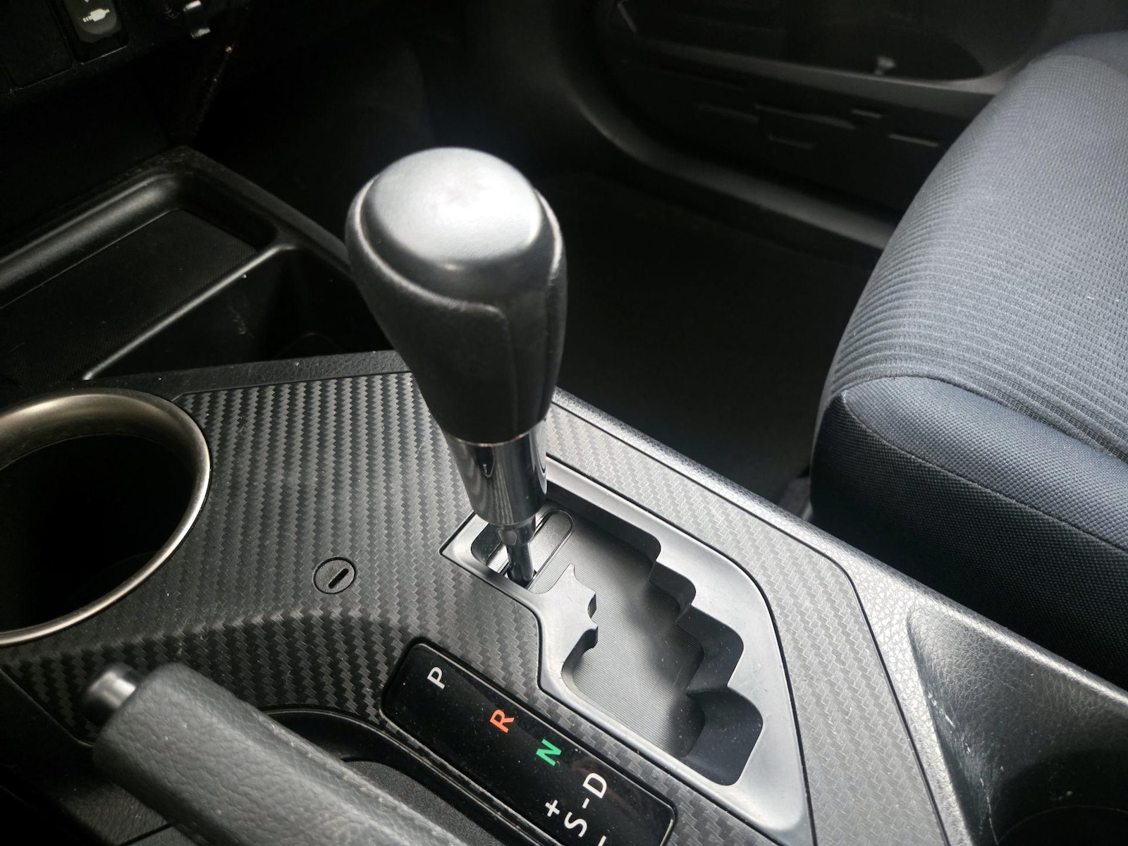2015 Toyota RAV4 LE - Photo 18