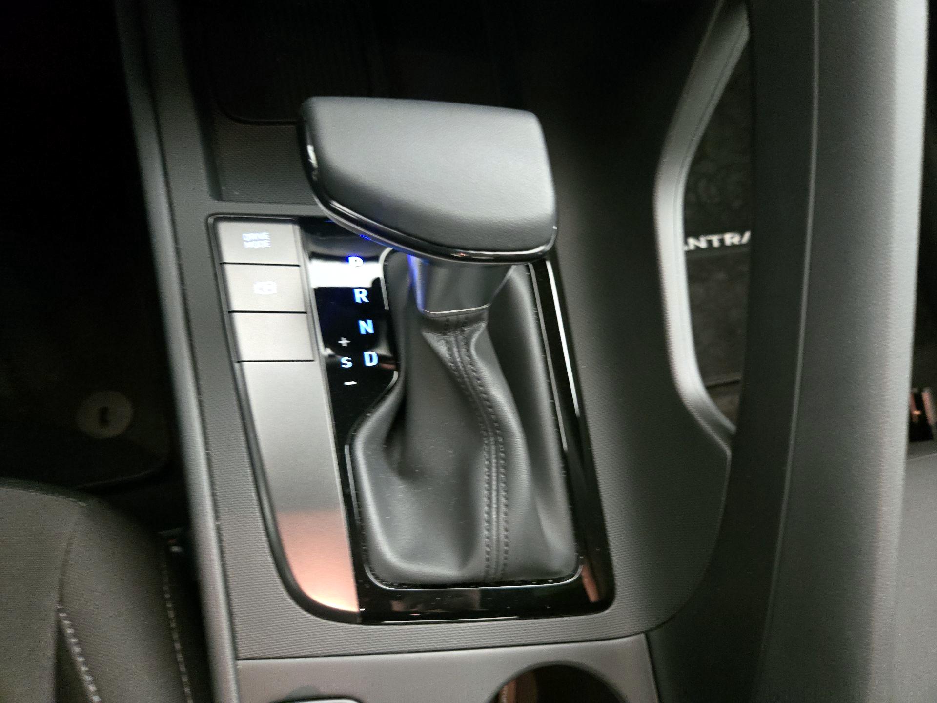 Thumbnail: 2025 Hyundai Elantra - 17