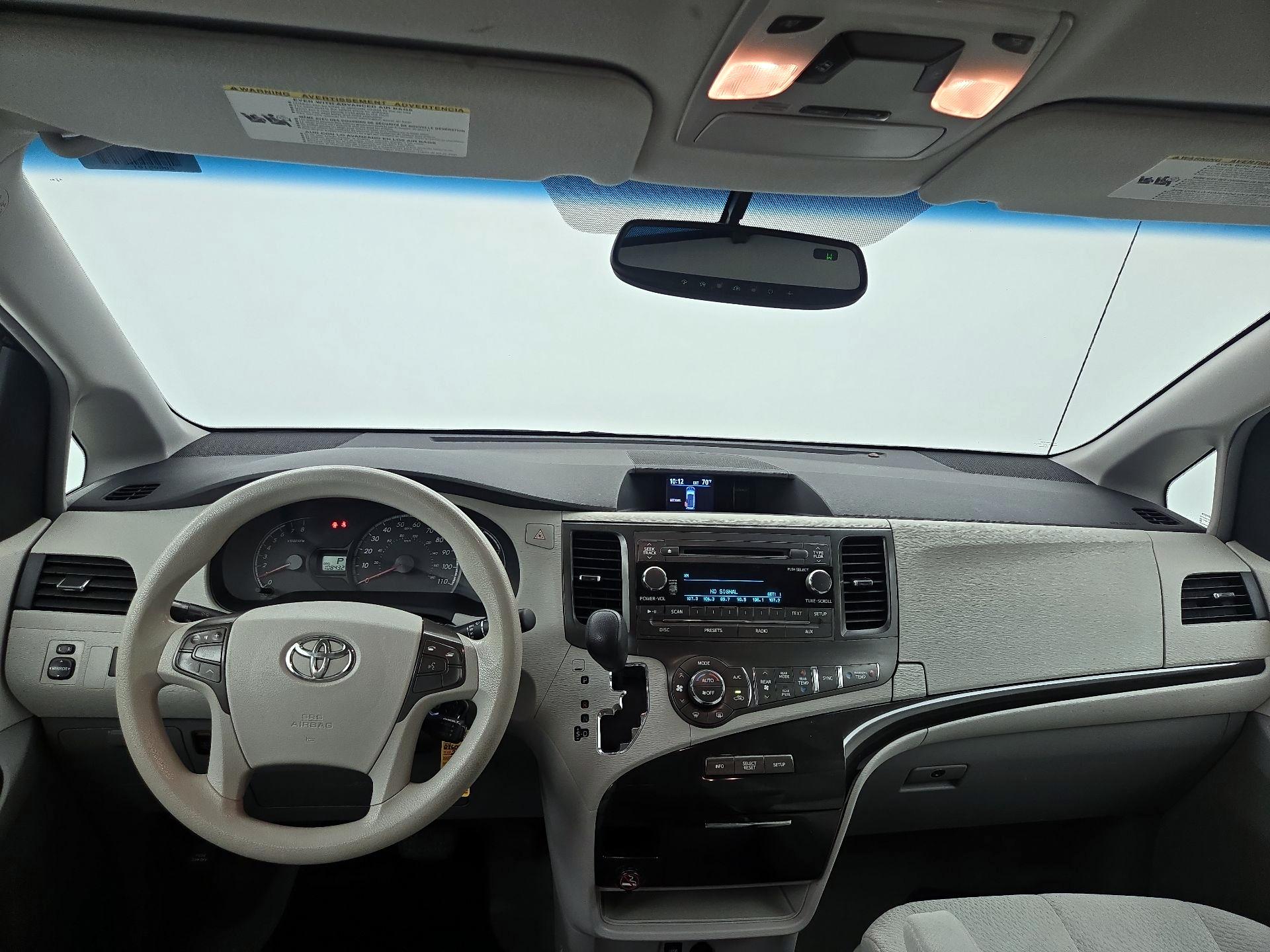 Thumbnail: 2014 Toyota Sienna - 9