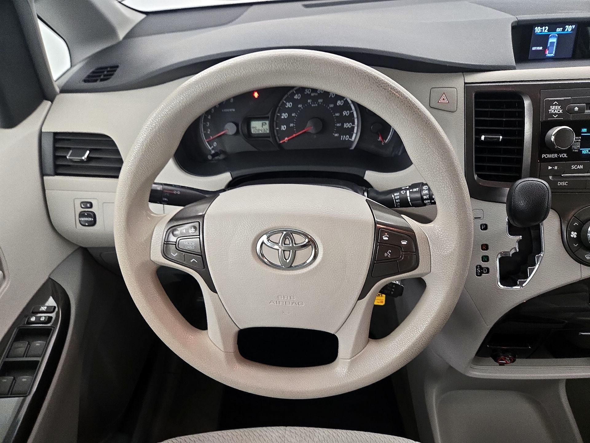 Thumbnail: 2014 Toyota Sienna - 10