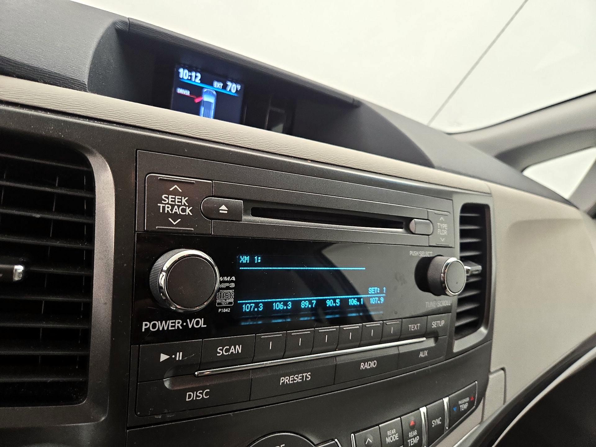 Thumbnail: 2014 Toyota Sienna - 15