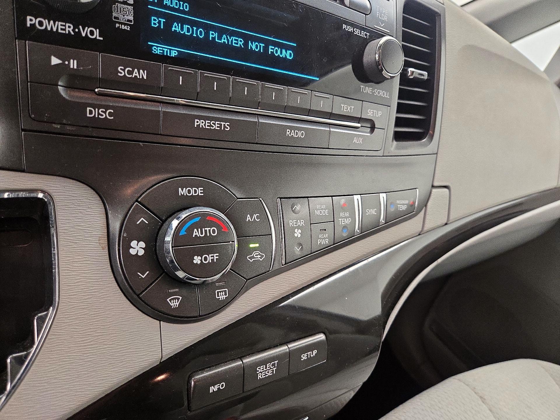 Thumbnail: 2014 Toyota Sienna - 16