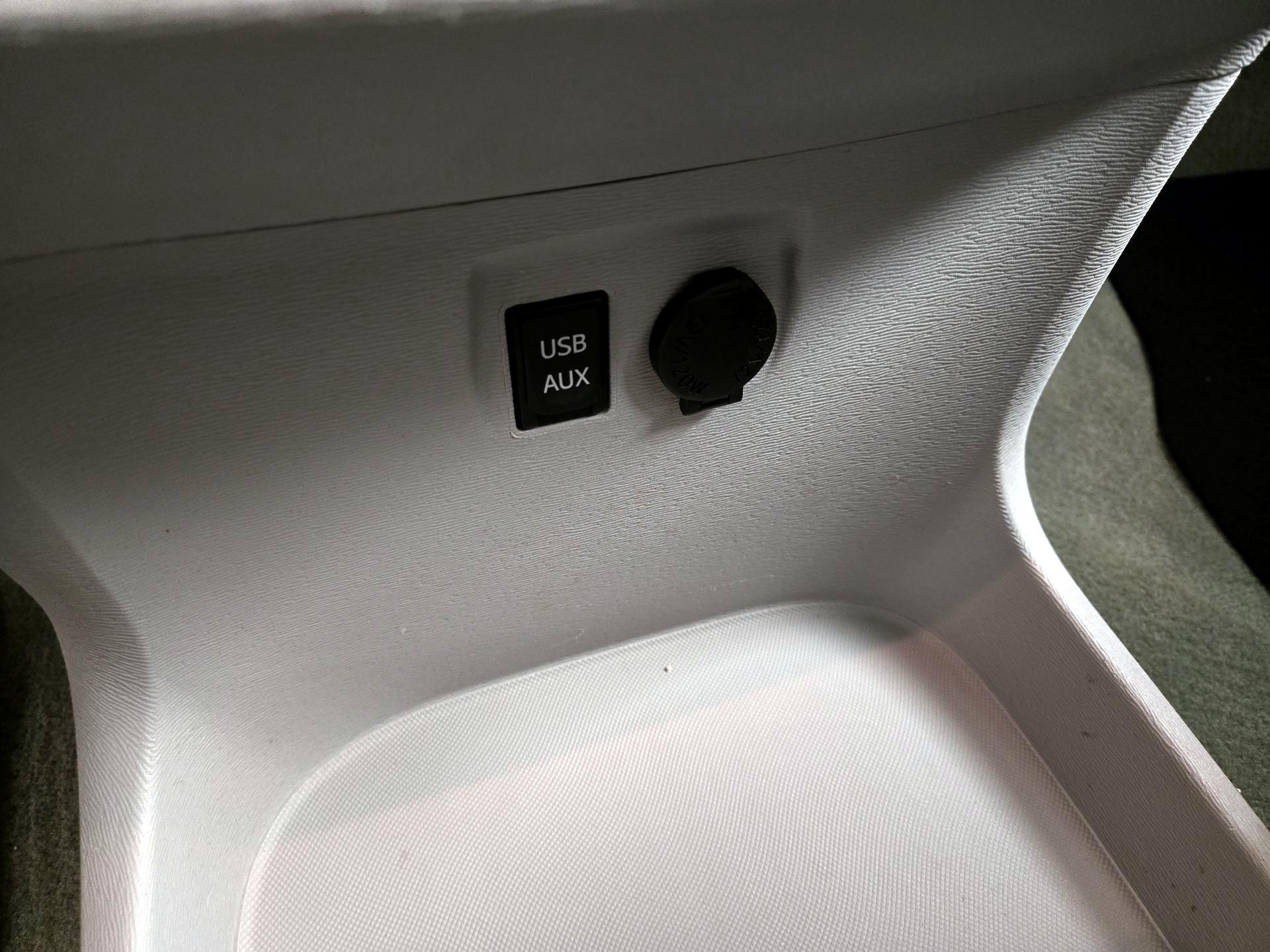 Thumbnail: 2014 Toyota Sienna - 18