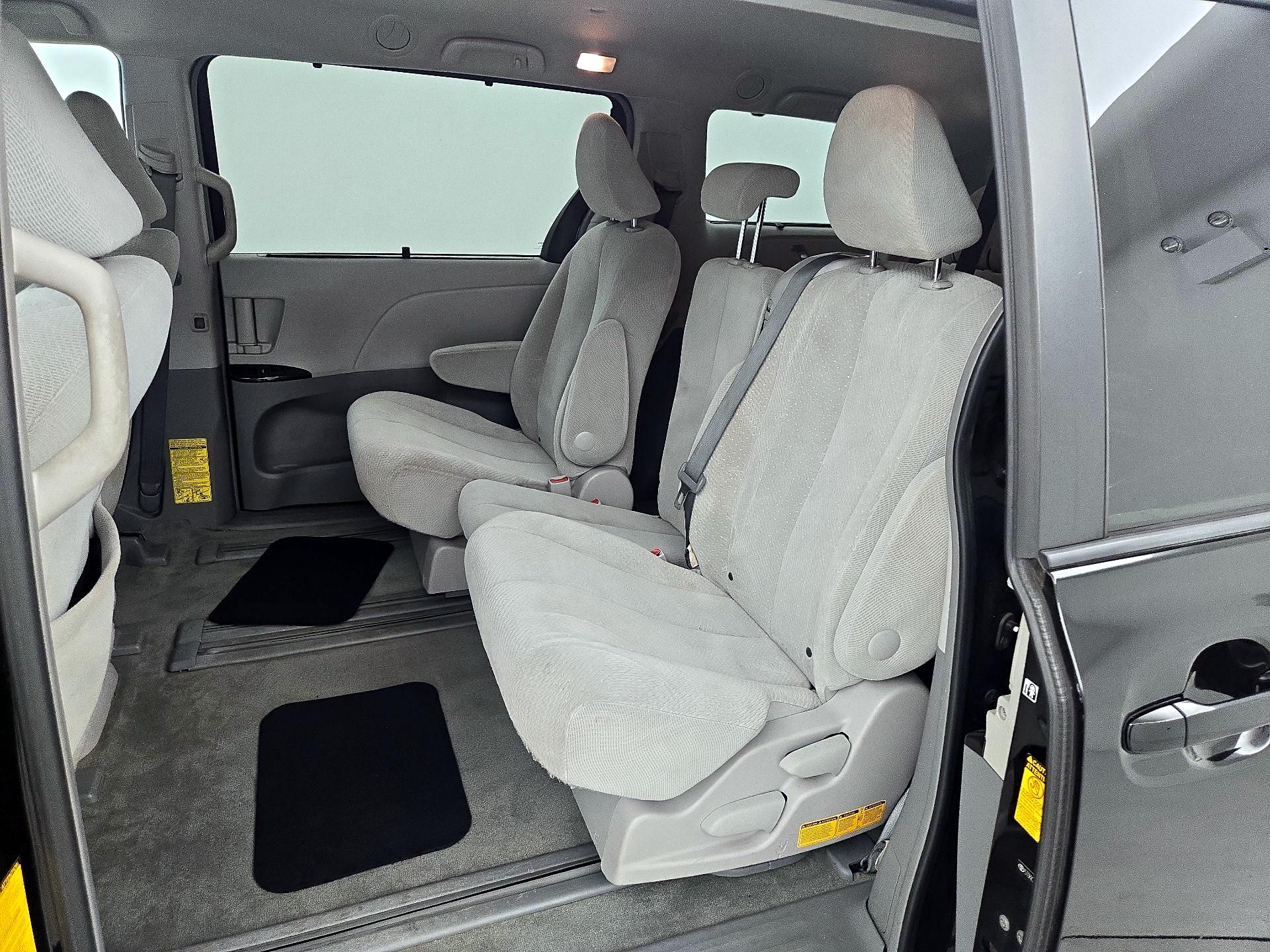 Thumbnail: 2014 Toyota Sienna - 19