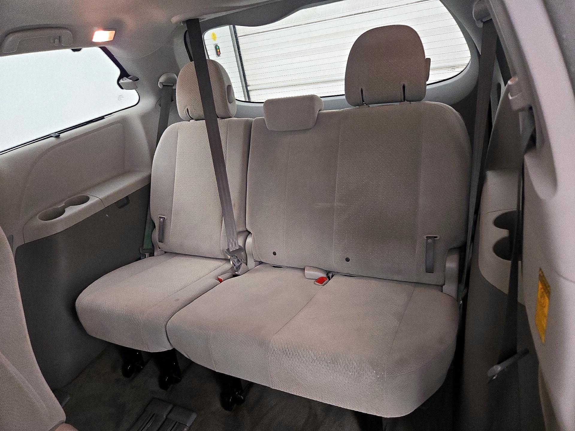 Thumbnail: 2014 Toyota Sienna - 20