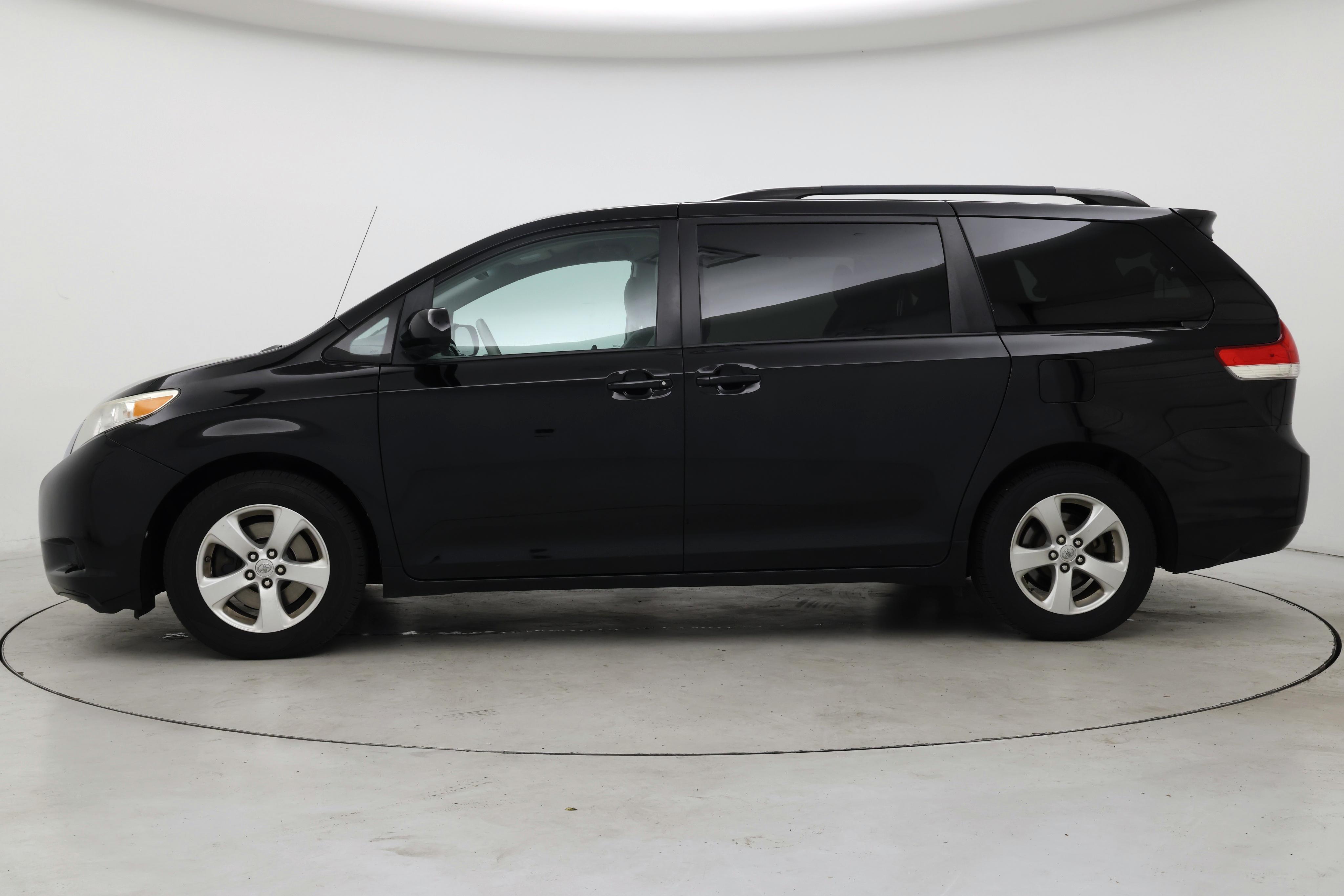 Thumbnail: 2014 Toyota Sienna - 3